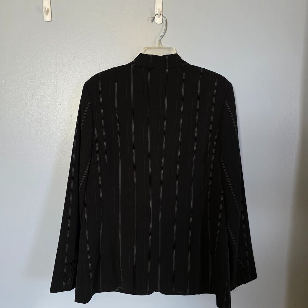 EUC Women's Pin-Striped Suit - Jacket & Pants - Tall - Picture 7 of 9